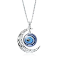 Nahaufnahme von silbernem Mondanhänger mit blauem Evil Eye an langer Halskette - Pop Konzentrisches Auge (JY007911-8)