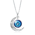 Collana con luna d'argento e ciondolo occhio turco blu su sfondo bianco neutro - Occhio Trasparente Blu Bianco (JY007911-2)