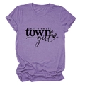 Détail du tissu chiné violet et de l'imprimé just a small TOWN girl sur le t-shirt - Violet (Texte Noir)
