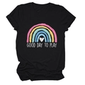 Dettaglio dello slogan Good Day to Play e stampa arcobaleno su t-shirt in cotone nero - Taglia S / Nero