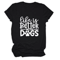 Detail des Life is Better With Dogs Grafikdrucks auf einem schwarzen Kurzarm-T-Shirt - Schwarz (Weiße Schrift)