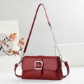 Borsa a tracolla baguette rossa in pelle con maxi fibbia argento e tracolla a catena - Borgogna