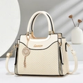 Sac à main élégant en cuir blanc crème avec motif chevrons et bandoulière réglable - Blanc Cassé