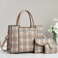 Dreiteiliges beige kariertes Tragetaschen-Set mit Schultergurt und Tragegriffen - 3-teiliges Set / Blau