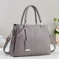 Borsa a mano grigia in pelle testurizzata con cuciture geometriche e dettagli argento - Grigio