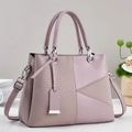 Elegante borsa a mano lavanda con pannelli testurizzati e tracolla in argento lucido - Rosa Viola