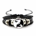 Vue détaillée du bracelet en cuir tressé avec dôme en verre chat Yin Yang et perles - Chat Noir Blanc Yin Yang (JY007928-24)