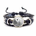 Détail d'un bracelet en cuir tressé multicouche avec breloque hibou en verre rétro - Style Illustration Chouette (JY007929-23)