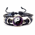 Détail macro du bracelet en cuir tissé main avec breloque en verre Tai Chi Yin Yang - Style Poisson Yin Yang Tai Chi Rétro (JY007929-20)