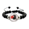 Detail van rugby armband met zwarte matte kralen en verstelbaar geweven koord - Helm Rugby Stijl (JY007981-7)