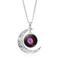 Détail du pendentif lune argentée avec pierre galaxie nébuleuse sur fond blanc uni - Style Spirale Violette (JY008005-9)