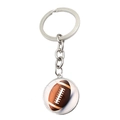 Détail macro du porte-clés en métal argenté avec un pendentif football en verre - Jy007982-9