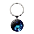 Détail macro du dôme en verre poli et du pendentif Yin Yang sur un anneau en argent - Style Nébuleuse Taiji Yin Yang (JY007985-12)