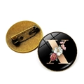 Broche ronde avec lettre X et motifs floraux sur socle en bronze antique fond blanc - Lettre X (JY008015-X)