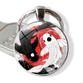 Yin Yang Koi Vis sleutelhanger met glazen koepel en zilverkleurige metalen ring - Japanse Inkt Vis (JY007994-9)