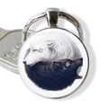 Detail van de Yin Yang wolf hanger sleutelhanger met ronde legering bedel en ring - Dubbele Wolf Zon Maan (JY007994-6)