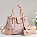 Set di 3 borse in pelle PU rosa cipria con motivo a lettere e finiture in metallo - Rosa