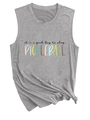 Detail van de zijknoop op een lichtgrijze tanktop met kleurrijke Pickleball-print - S / Lichtgrijs