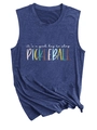 Detail van de donkerblauwe tanktop met Pickleball-print en een knoop in de zoom - Vintage Blauw