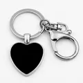 Porte-clés pendentif cœur personnalisé avec fermoir mousqueton sur fond blanc - Style Cœur
