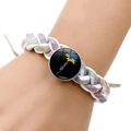 Gros plan du bracelet tressé multicolore avec pendentif tournesol d'Ukraine - Style Écrit à la Main de Tournesol (JY008085-12)