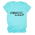 Gros plan du t-shirt chiné bleu clair avec imprimé Gymnastics Mom et texture du tissu - Bleu Eau Profonde (Police Noire)