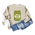 Cremefarbenes Sweatshirt mit Pickle Slut-Aufdruck und grünem Gurkenglas-Grafikdesign - S / Sandfarben