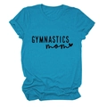 Détail du t-shirt bleu sarcelle Gym Mom avec manches retroussées et imprimé de qualité - Bleu Lac (Police Noire)