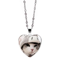 Dettaglio della collana a cuore con ciondolo a gatto bianco che indossa un cappuccio a maiale - Gatto Con Felpa da Maialino (JY008167-14)