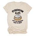 Detail van havermout beige katoenen T-shirt met grappige synonym rolls opdruk - S / Zand (Zwarte Tekst)