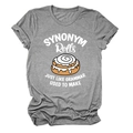 Detail van gemêleerd grijs T-shirt met SYNONYM Rolls grafische print en een ronde hals - S / Donkergrijs (Witte Tekst)