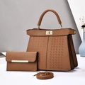 Braunes Handtaschen-Set mit Webmuster und passender Geldbörse mit goldenen Details - Erdgelb