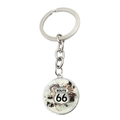 Détail du porte-clés Route 66 avec illustration de voiture rétro et cadre en métal argenté - Illustration de Voiture et Personnage Rétro Américaine (JY008196-6)