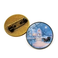 Broche de Noël en bronze vintage avec cabochon en verre et paysage de maison enneigée - Style Carrosse de Village de Noël (JY008224-10)