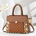 Sac à main matelassé marron élégant avec motifs géométriques et boucles dorées - Jaune Terre