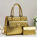 Conjunto de bolso de mano dorado con textura trenzada y cartera de mano elegante - 28/12/23 / Dorado