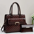 Elegantes Set aus bordeauxroter Krokostil-Handtasche mit passender Geldbörse und Goldakzenten - Kaffeebraun