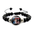 Detail eines Baseball-Armbands mit US-Flaggen-Anhänger und verstellbarer Kordel - Amazing Big Brother 2023 (JY008293-7)