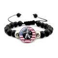 Detailansicht des US-Flaggen-Baseball-Anhängers an einem schwarzen Perlenarmband - Batter-Silhouette-Stil (JY008293-5)