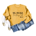 Sweat-shirt jaune moutarde avec texte Yes I'm Cold posé à plat avec un jean bleu - S / Jaune (Police Noire)