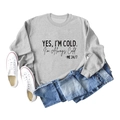 Mise à plat du sweat gris en coton avec imprimé YES I'M COLD et un jean en denim - S / Gris (Police Noire)
