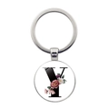 Détail d'un porte-clés argenté avec pendentif lettre Y florale sur fond blanc - Style Lettre Y (JY008388-Y)