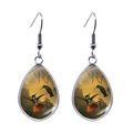 Détails des boucles d'oreilles colibri en verre en forme de larme avec crochets argentés - Style Illustration de colibri aux tons vintage (JY008379-5)