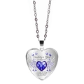 Détail du collier cœur avec pierre bleue, ailes d'ange et gravure Daddy's Girl - Bleu ciel