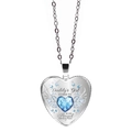 Détail macro du collier cœur avec pierre bleue et texte commémoratif 'Daddy's Girl' - Bleu clair