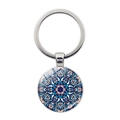 Nahaufnahme des Mandala Glas-Cabochon-Anhängers an poliertem Silber Schlüsselanhänger - Jy00060-10