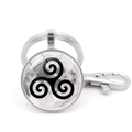Porte-clés en métal argenté avec pendentif en verre triskèle et texture de lune grise - Argent (YSK0833)