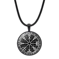 Détail du pendentif boussole viking Vegvisir avec runes nordiques sur cordon noir tressé - Boussole Viking Noir Et Blanc (JY008478-7)