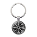 Vue détaillée du porte-clés boussole Viking Vegvisir argenté avec runes nordiques - Style Vegvisir Cercle de Runes Noir et Blanc (JY008463-7)