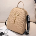 Beige mini-rugzak met golfstiksels, goudkleurige hertenhanger en kwastje, lintriem - Abrikoos